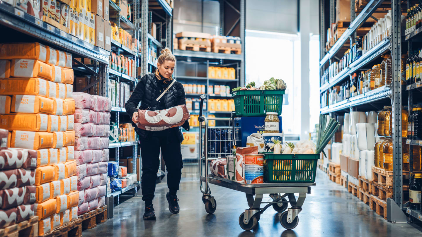 Handla mat, dryck och utrustning i våra butiker